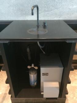 Foto af vandkølere sparkling 17i med drypbakke med Sparkling 17i og KV590